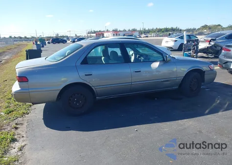 1999 Toyota Camry Ce z USA, uszkodzony, nr VIN 4T1BG22K0XU606623